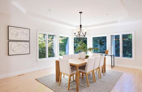 Cascadia Family Mansion, Hot Tub, Game Room, Gym! - Foto 40