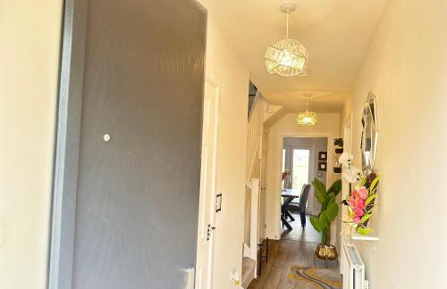 4 Bed House - Sleeps 7 - Pets - Parking - Wifi - Foto 15