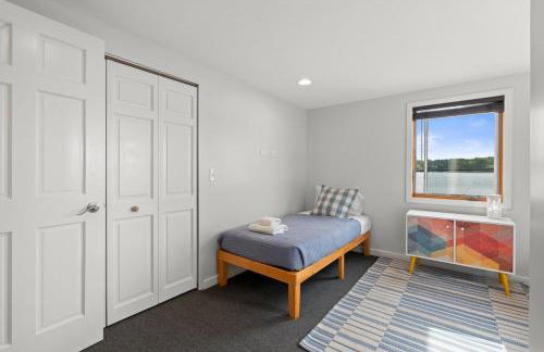 Cozy Pet-Friendly Condo l Pool l Dock l Walk to Parks - Foto 17