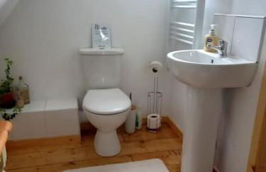 Rustic Retreat Guest Lodge - Photo 14