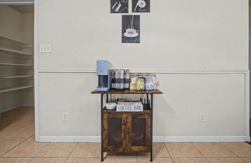 Baytown Htown Escape Air Hockey Yard BBQ Games - Foto 12