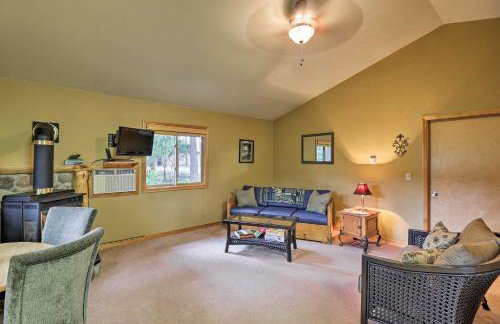 Trego Cabin with Mountain Views and Lake Access! - Foto 3