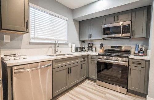 Luxury Living Just Steps from the Strip - Foto 8