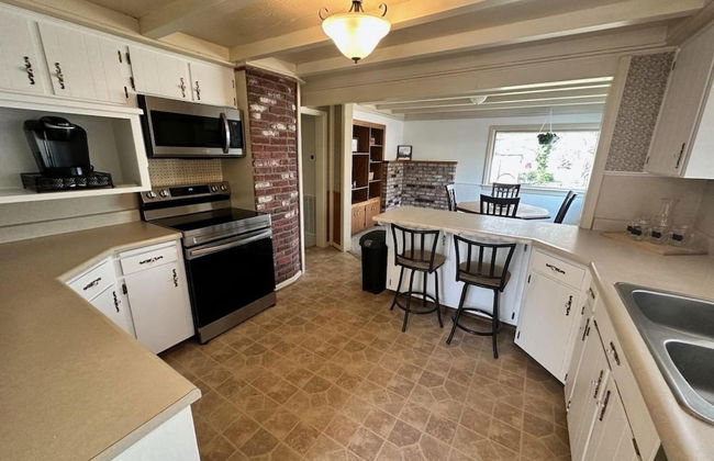 Medford Home and 2 Condos With Pool and Hot tub - Foto 12