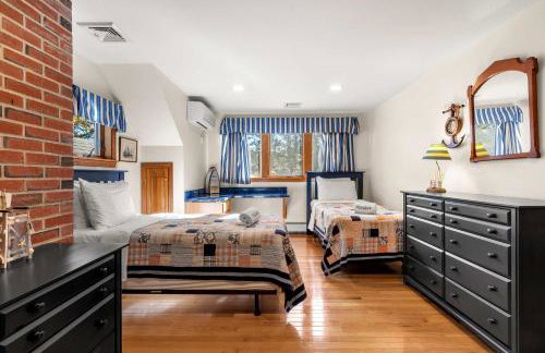 Spacious Home with Direct Pond Access! - Foto 28