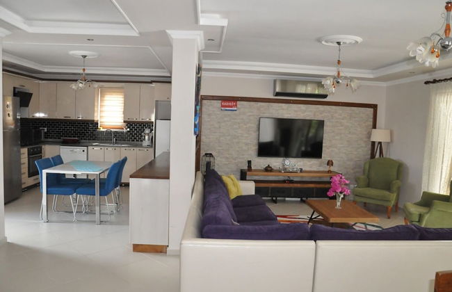 Beautiful 4-bed Villa Private Pools - Photo 8