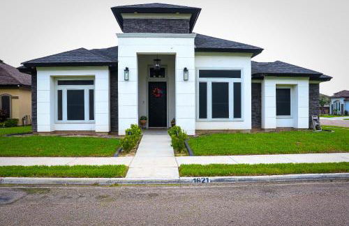 Modern coziness at its best! - Photo 1