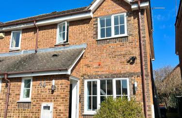 Luxury Modern House, Free Driveway Parking and Garden! Fully Equipped, Sleeps 6 Guests - Foto 1