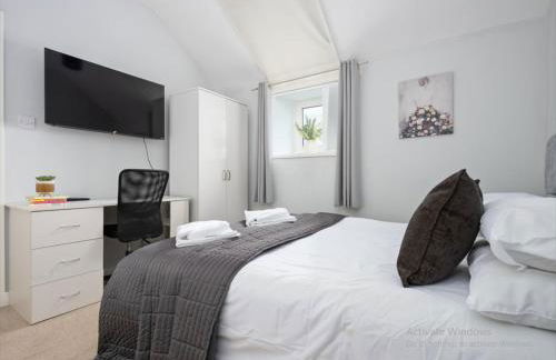 Modern 5-Bedroom House - Bannockburn - Photo 25