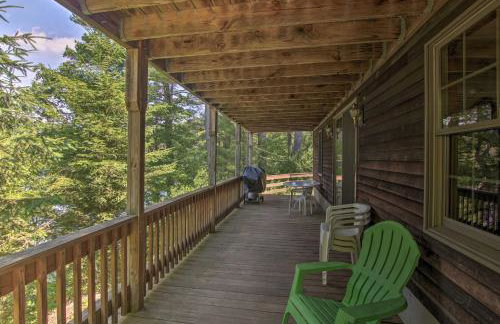 Waterfront New England House on Wickaboag Lake! - Foto 2