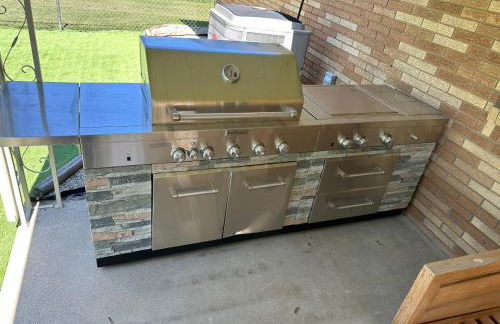 Delightful 3 Bd Home with King size bed, hot tub, playground! - Foto 40