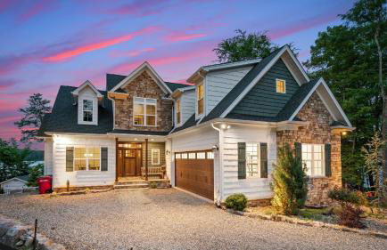 Spacious Waterfront Home on Lake Norman with Firepit Views and Dock Access - Foto 48