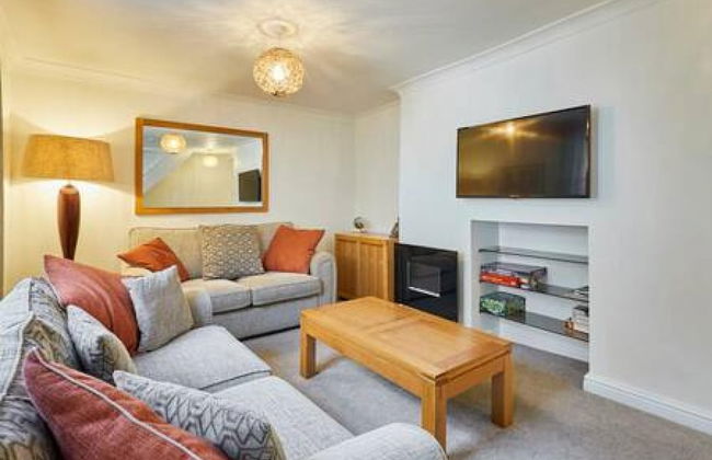 Host Stay Spring Bank Cottage - Photo 1