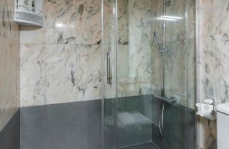 tuGuest Station with Parking - Photo 32