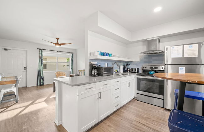 Deluxe King Condo Updated Suite by the Beach! - Foto 1