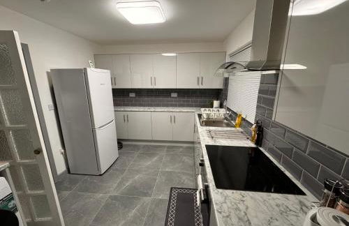 Newly decorated 4 bed home - Foto 10