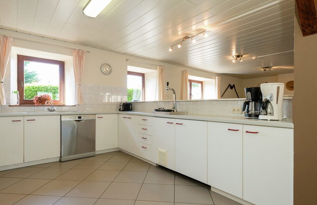 Modern Cottage With Private Garden in Waimes - Foto 9