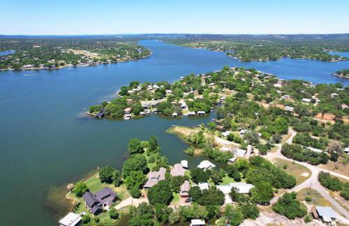 Luxurious Retreat on Lake LBJ Pool, Hot Tub, Dock - Foto 37