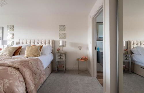 Luxurious 3 bedroom house now with FULL FIBRE INTERNET Shangri la in village of Alfrick with driveway parking for 3 cars in an area of outstanding natural beauty, superb walking,close to Worcester, Malvern showground, theatre, Malvern hills, dogs welcome - Photo 62