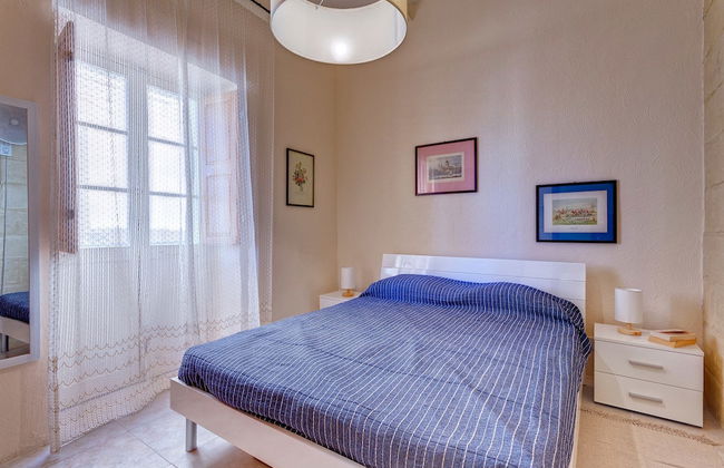 Traditional Maltese Townhouse, Roof Terrace and Views - Photo 2