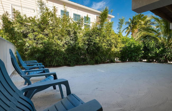 1 Beautiful 4 Bed 3 Bath Pool Home w Free Dock - Foto 21