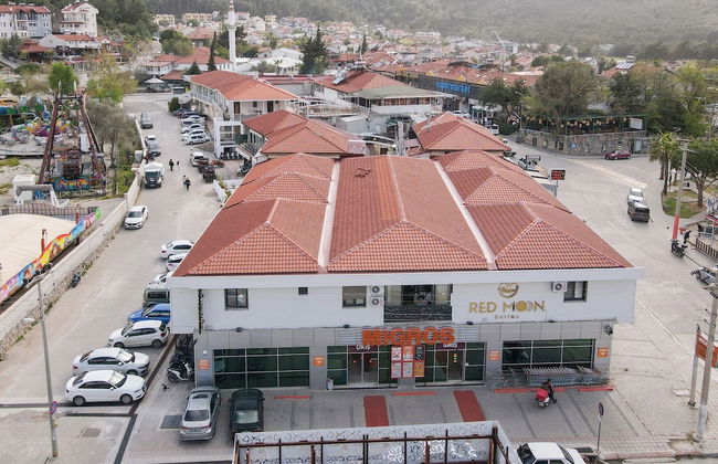 Red Moon Suites - Photo 1