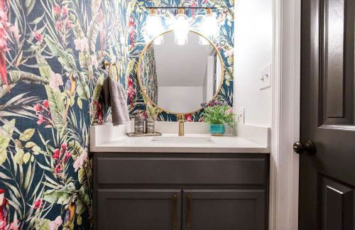 Lux Home-mins to Truist Park wKing pet friendly - Foto 21