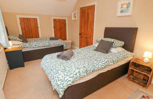 Framingham - Photo 27