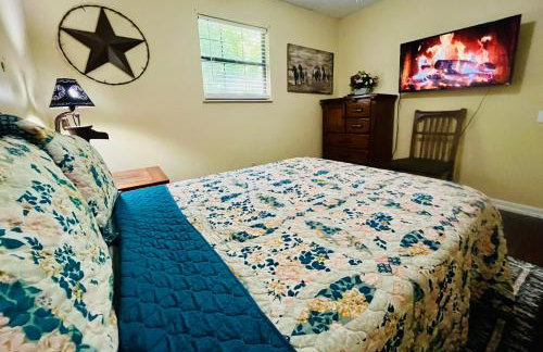 Smoky Mountain Cabin with HOTTUB - Photo 7