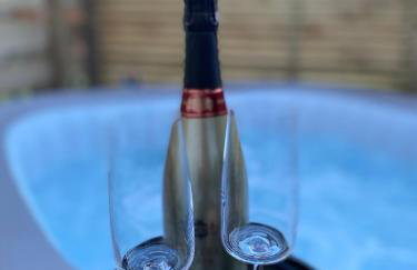 Lovely 3 bed with jacuzzi, close to airport, driveway, wifi - Foto 44