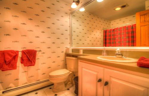 Stratton Mountain Condo with a Hot Tub! Sleeps 12! - Photo 29