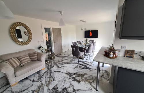 SAV 5 bedroom Executive detached house in Leiceste - Photo 26
