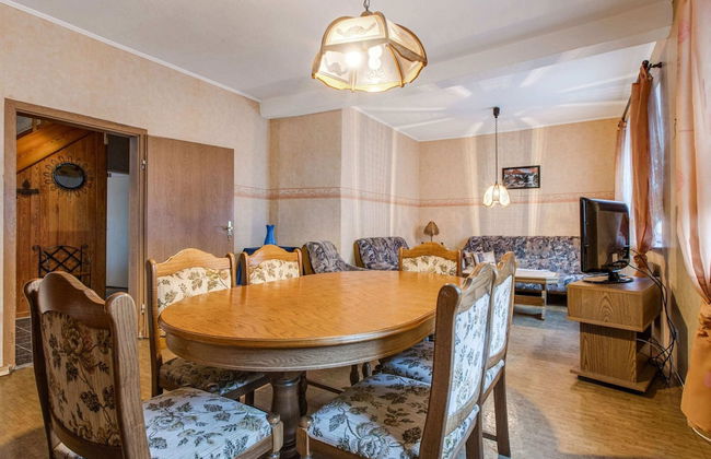 Holiday Home in Thuringia With Private Terrace, use of a Garden and Pool - Photo 13