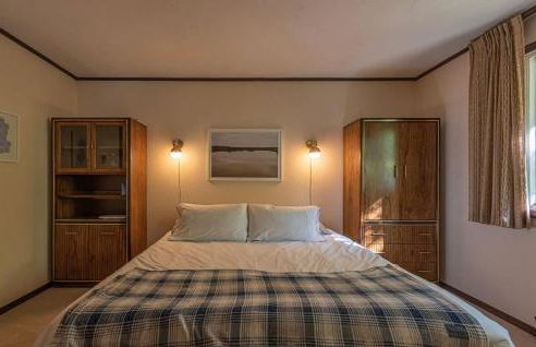 Retro Retreat Charming Home with Hot Tub & Fire Pit - Foto 8