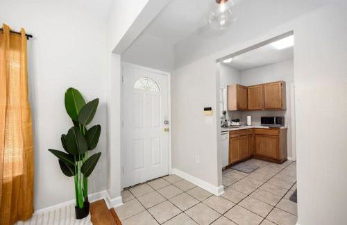 Your UF Getaway: 1 Block from Campus - 4 BD Haven - Foto 14