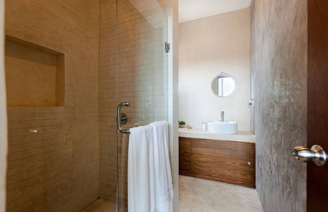 Magical Ph In Town Wprivate Rooftop Glass Tub - Photo 16