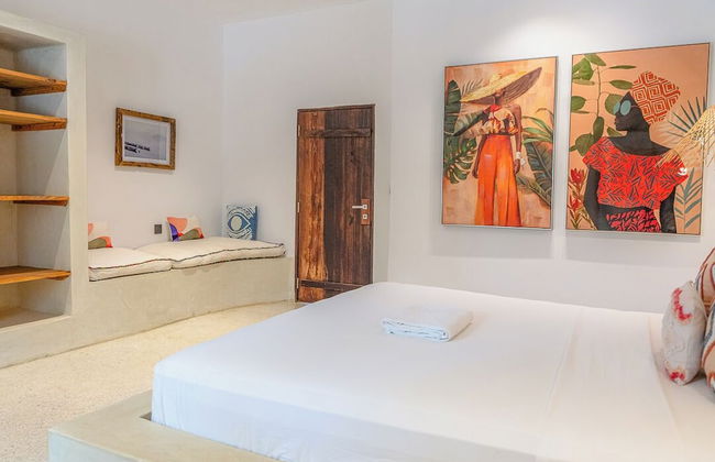 Solymar Staffed Beach Front Villa - Photo 8