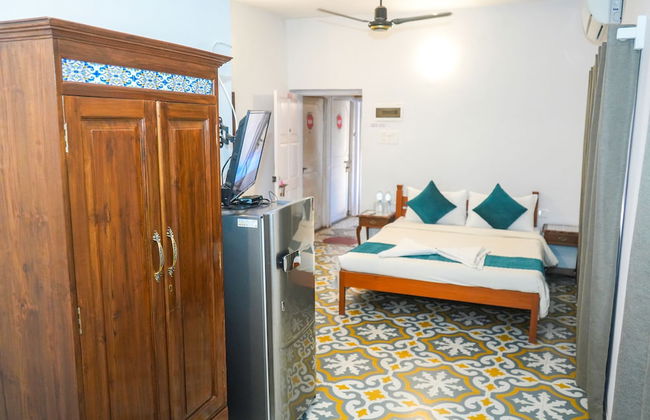 RENTON MANOR BY JOY STAYS - Photo 1