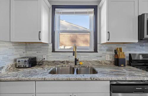 Dark House With HotTub TV in Rooms - Foto 16