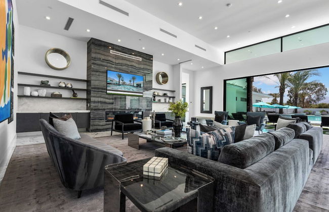 Sleeps 26 Pool, Hot Tub, Pickleball & Putting Green Bravo Villa #12 by Avantstay - Foto 18