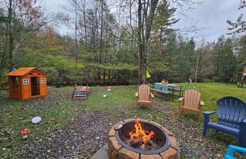 Creekside Family Dreamland - Hot Tub, Firepit, Arcade - Foto 77