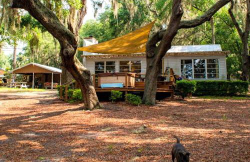 Spacious Cabin for a Group Getaway Overlooking Junior Lake in Florida - Foto 10
