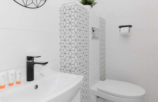 Studio Warsaw Miączyńska by Renters - Photo 26