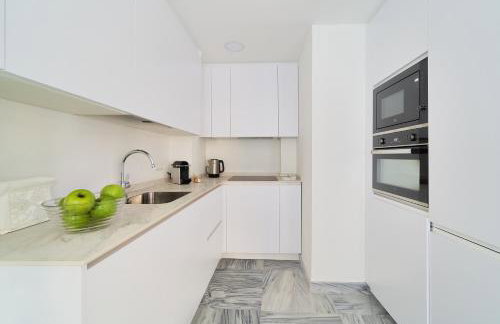 Modern City Centre Apartment w/ Terrace & Fast WIFI - Foto 8