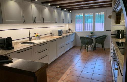 10 Bedroom 5 Star Luxury Villa & Heated Pool for 5 to 28 Guests near Alicante - Foto 18