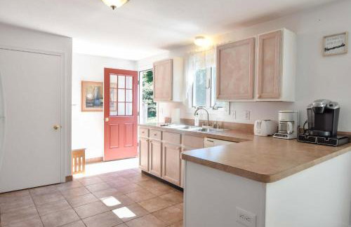 Beach House Short Walk to Kingsbury Beach - Foto 7