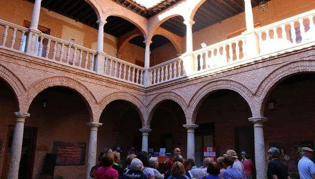 Visitando el claustro de la Casa-Palacio de Juan Jédler