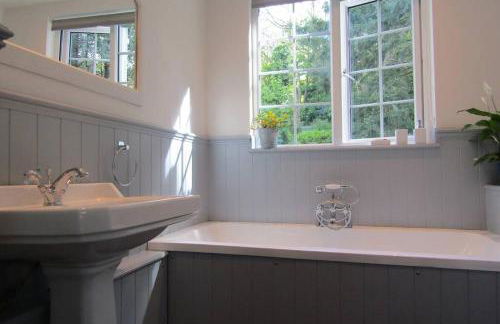 Lovely Spacious Cottage Near The Coast - Foto 5