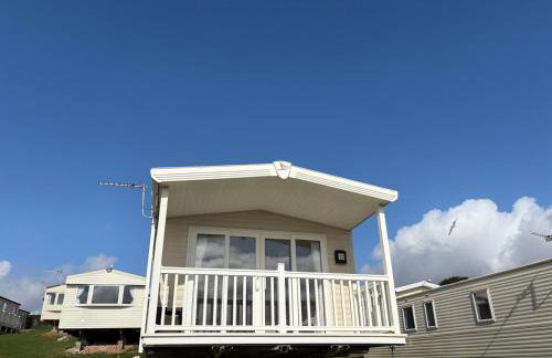 3 Bedroom, Sleep 6, Wi-Fi, Decking, Sea-View, Parking - Photo 11