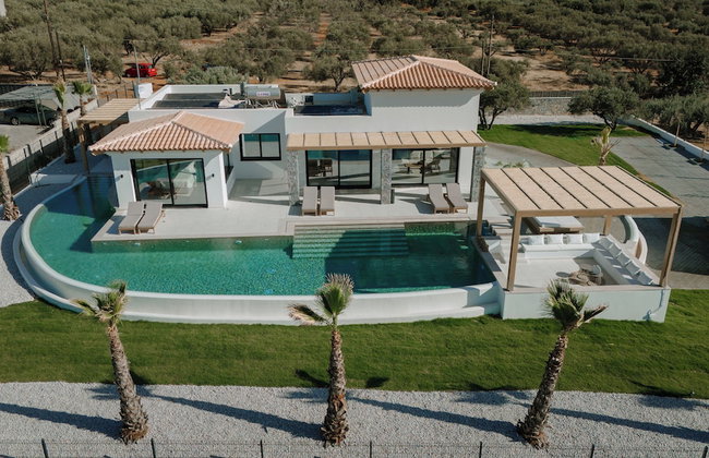 Villa Anassa - Luxurious 4-Bedroom Villa with Private Pool by Temma Villas - Photo 41